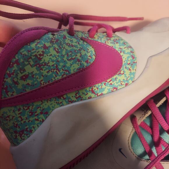 Nike Team Hustle D 9 DIGI GS Kids Sneaker, purple and teal ,  4Y - Picture 8 of 9